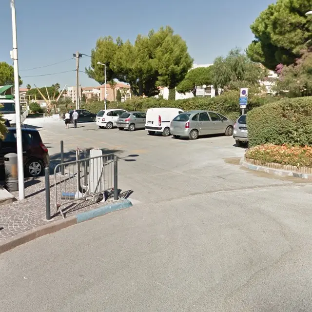 Parking Le Président à La Londe les Maures