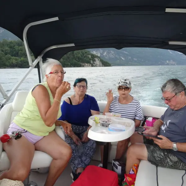 locationbateauamoteur-aixlesbainsrivieradesalpes-bateaubleuducanal