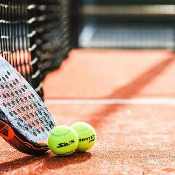 terrain de padel au parc d''espagne à Ax les thermes