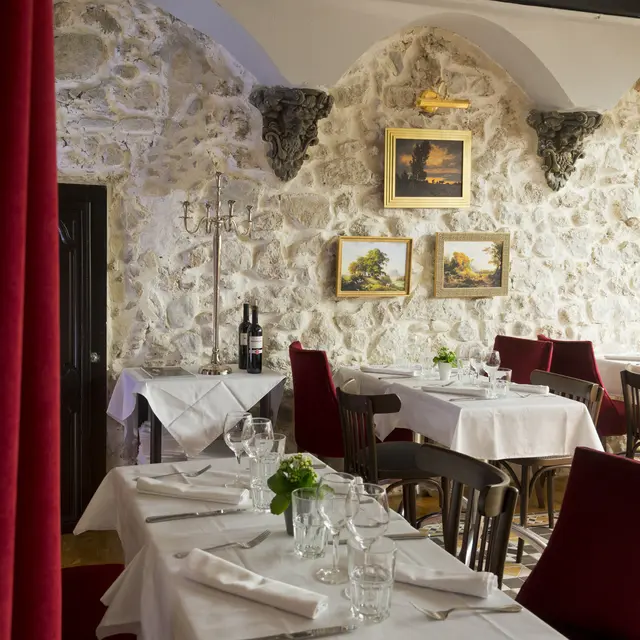 MARCEL BISTRO CHIC.jpg