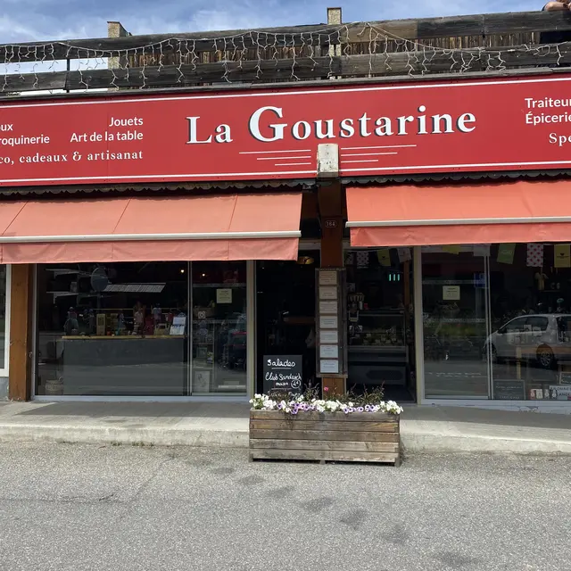 Nous vous accueillons alllée des boutiques à St Chaffrey.
