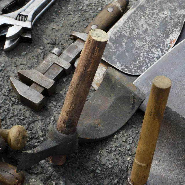 Brocante, vide greniers et vide outils_Château-Arnoux-Saint-Auban