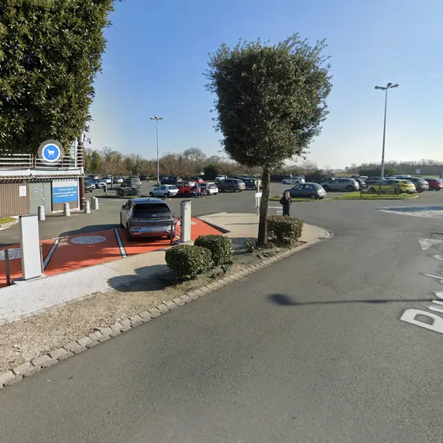 Parking Leclerc Saint-Martin, borne de recharge