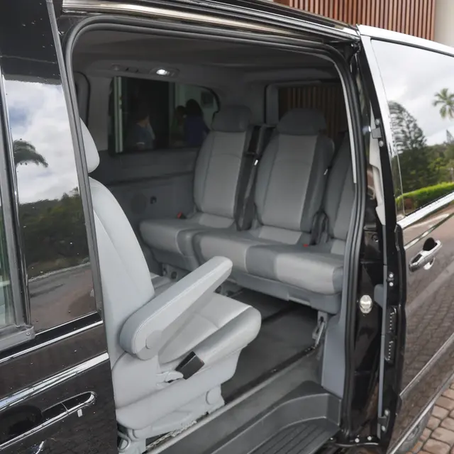 Véhicule Private Custom Tours
