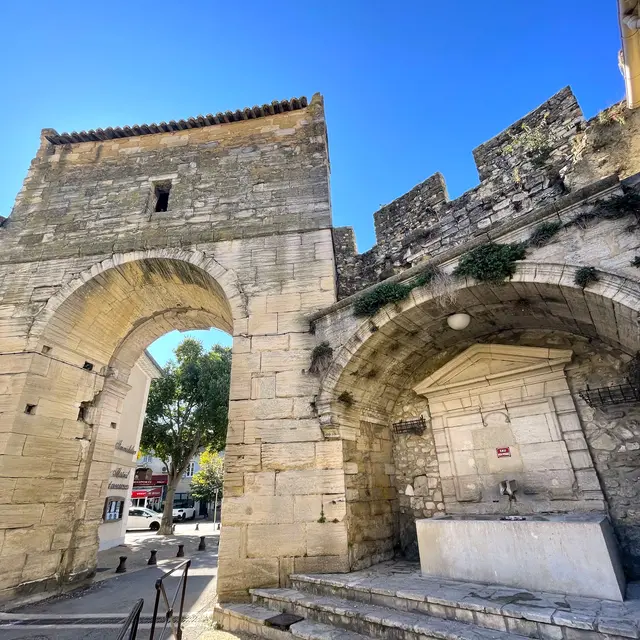 Fontaine de la Porte d'Avignon