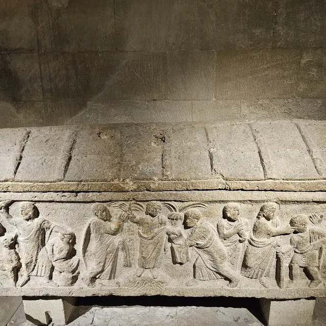 Visite guidée des cryptes de l'abbaye St Victor