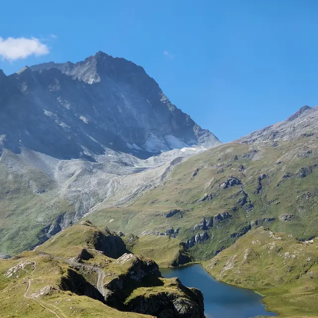 La Grand Charmotane, le mont Gelé, le glacier de Fenêtre et la fenêtre de Durand vu depuis Chanrion