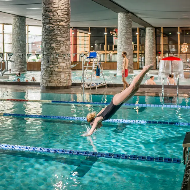 Cours de natation au Centre Aquasportif de Val d'Isère