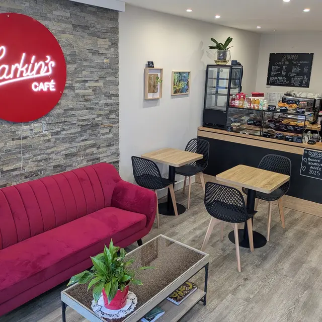 Restaurant Larkin's Café