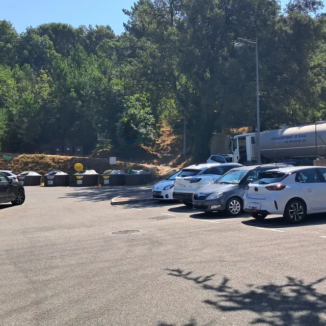 Parking du Stade_La Garde-Freinet