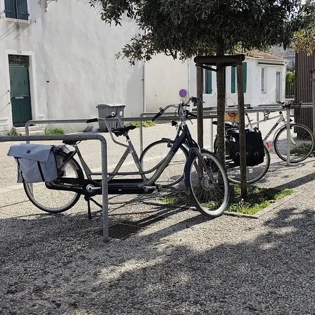 Parking vélos - Place des Tilleuls_Sainte-Marie-de-Ré