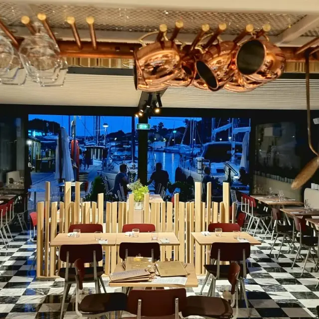 A Tavola restaurant italien Port d'Hyeres
