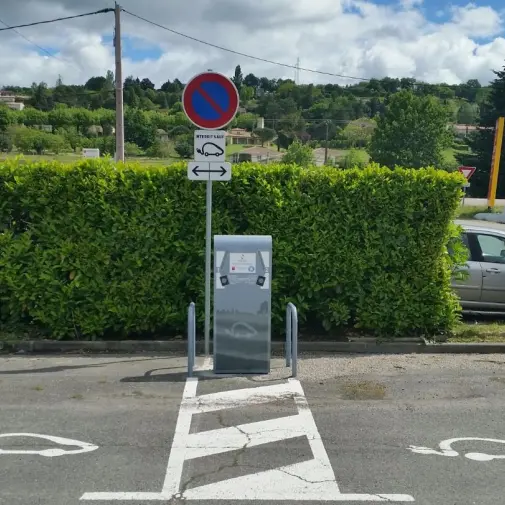 Borne de recharge électrique_Grisolles