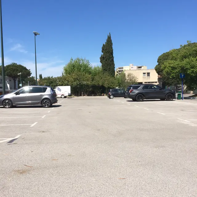 PARKING FREDERIC MISTRAL - LE LAVANDOU