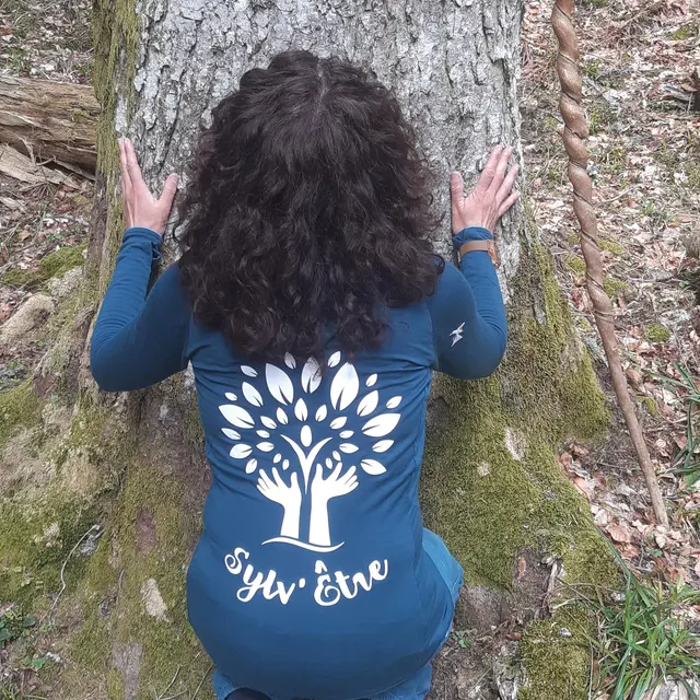 Anne-Sophie, vous accompagne auprès des arbres