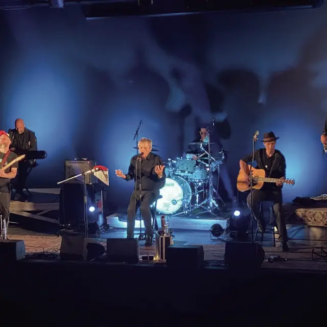 D'une ombre à l'autre chante Cabrel_Saint-Martin-de-Crau