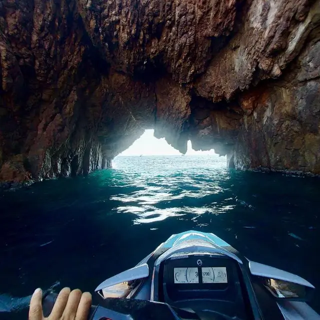 Randonnée en Jet-ski 2h30 à 3h00 by Luxury jet 83_Fréjus