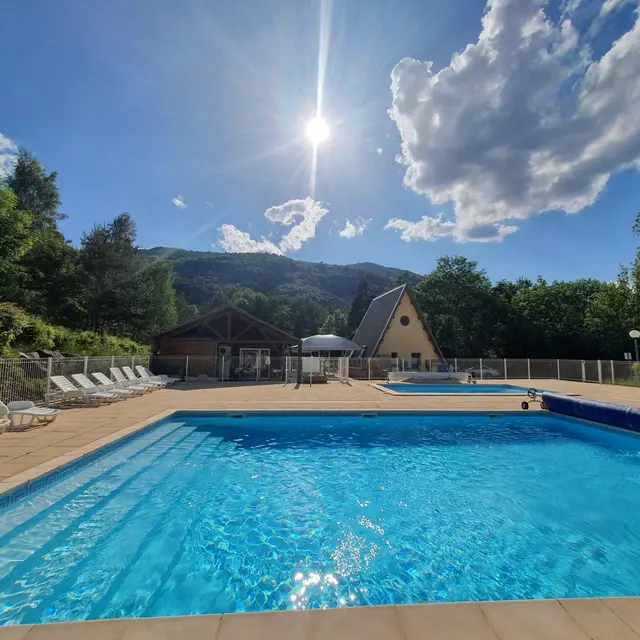 Village de chalets et camping La Pierre de l'Aigle - Ubaye Serre-Ponçon