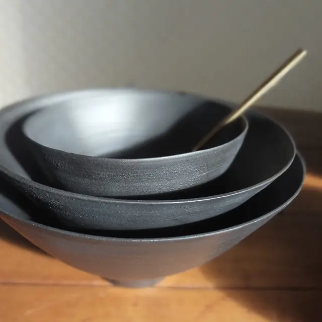 saladier en grés émail noir mat Japan