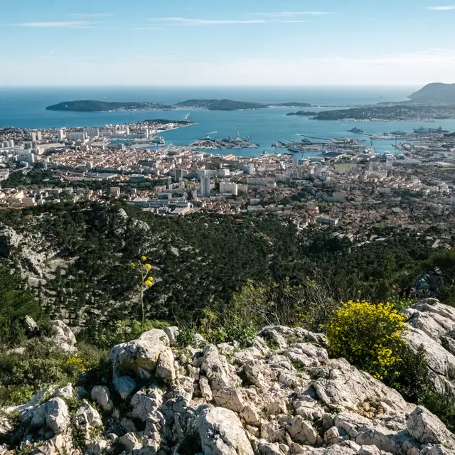 Sentiers de randonnée au sommet du Mont Faron_Toulon