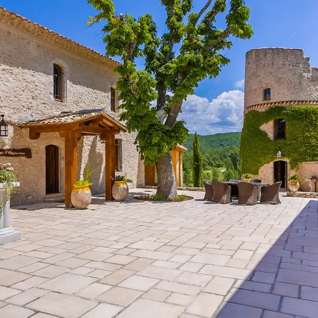 La Tour d'Enguernes - Montmeyan