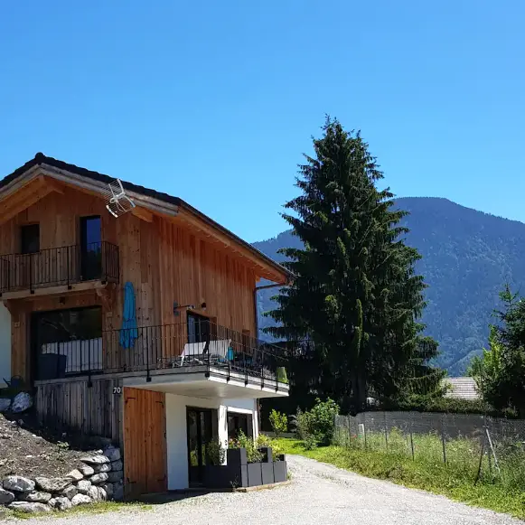 Chalet. L'appartement est au rez.