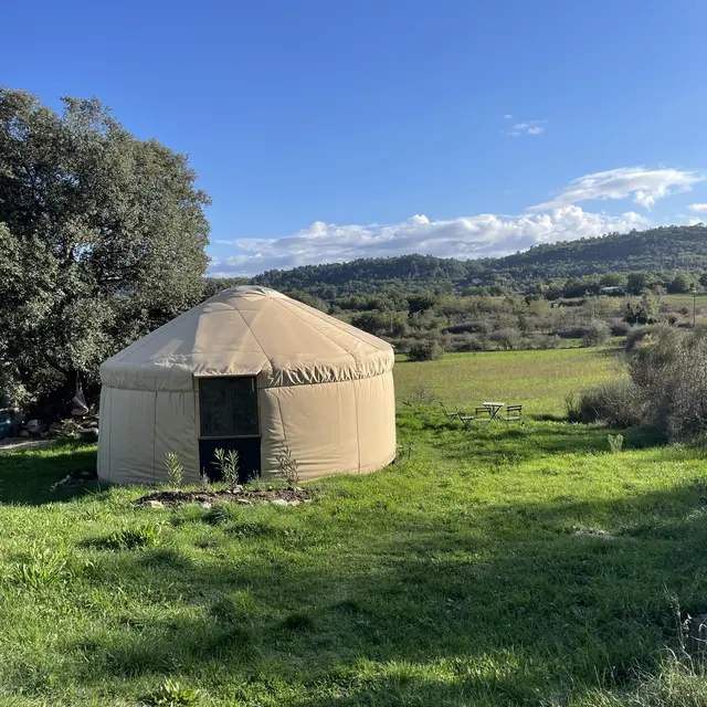 Yourte à la ferme des Bréguières_Esparron de Pallières