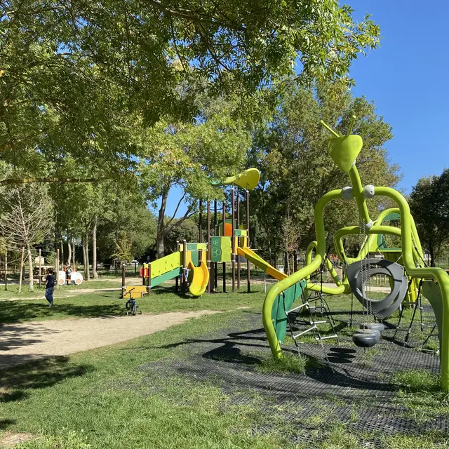 Aire de jeux du Parc du Grenouillet