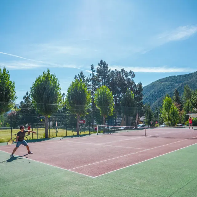 Terrain de tennis_Auron