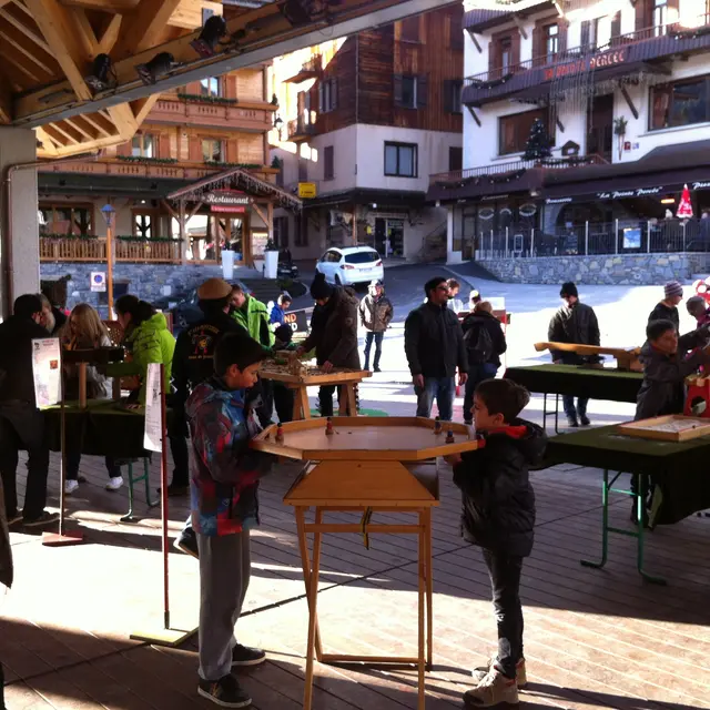 Jeux en bois géants sous la Grenette