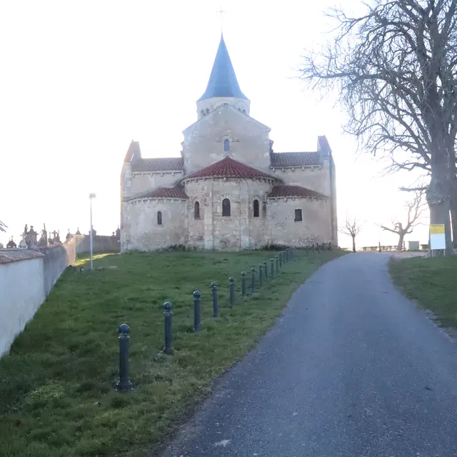 Chevet de l'église Sainte Radegonde