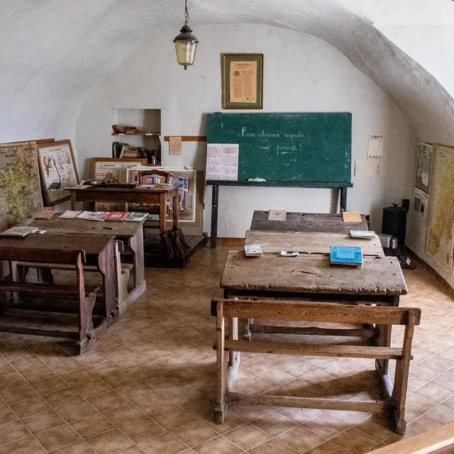 Ecomusée l'école d'antan à Lagrand Garde-Colombe
