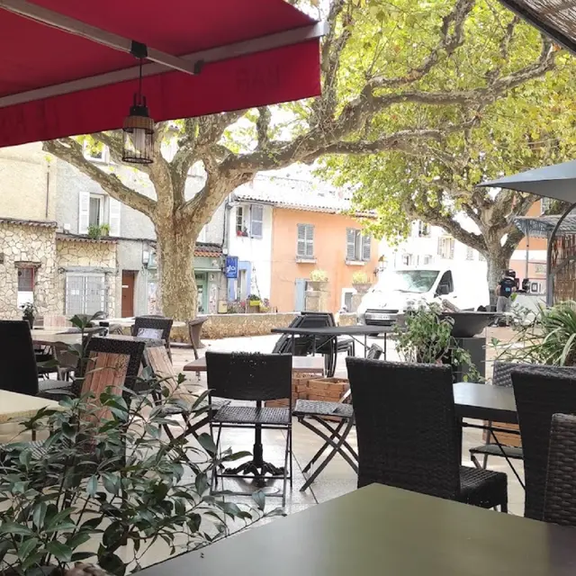 Brasserie Pizzéria En Face_ Bagnols-en-Forêt