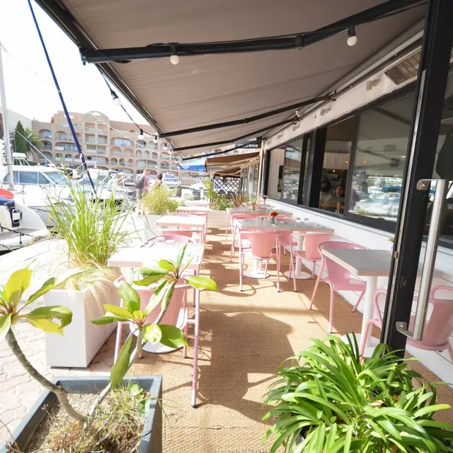 Restaurant Awa Café Port d'Hyères