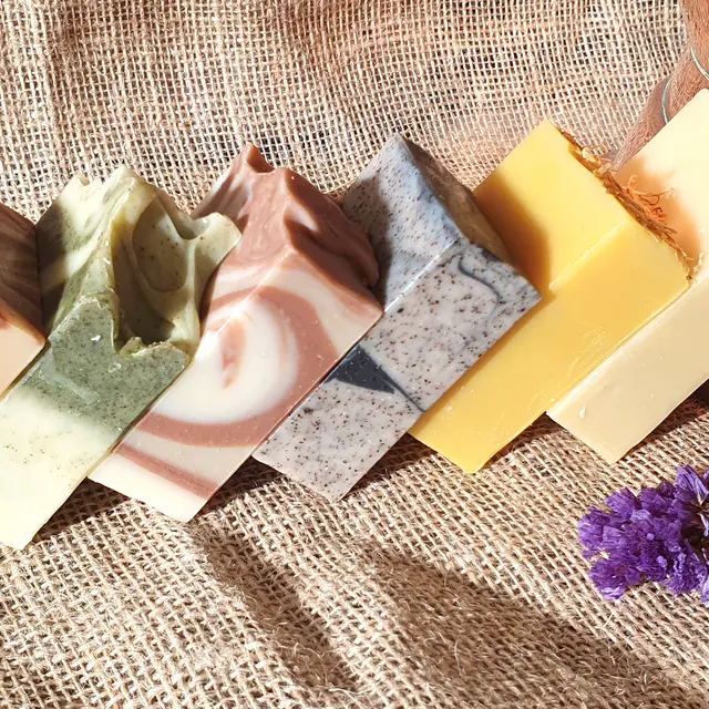 Démonstration de fabrication de savon à la Savonnerie des Adrets_Sénezergues