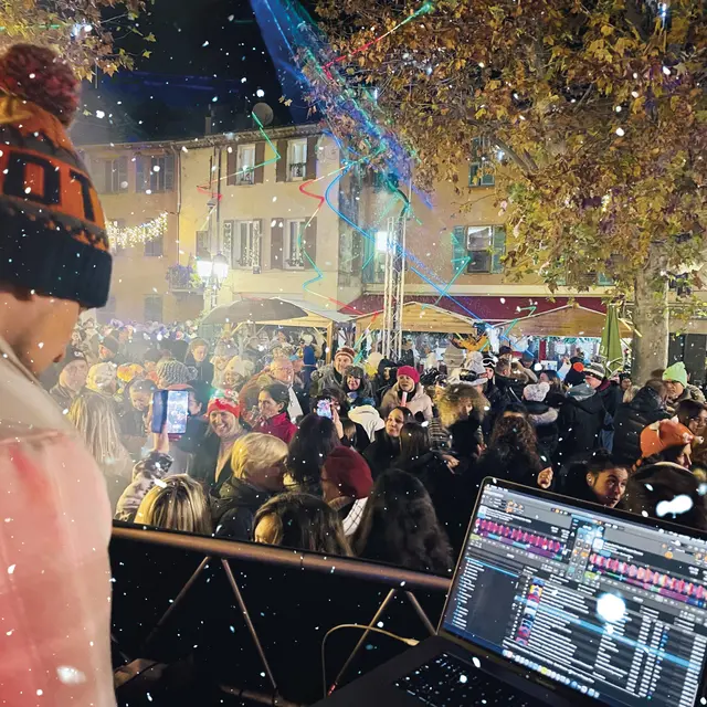 Soirée apéro-DJ : Moon Boots de la tête aux pieds !_Biot