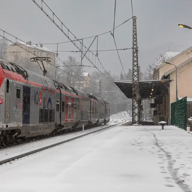 2026.gare.ax.les.thermes.le.quai.enneigé.CP.Jean.demary