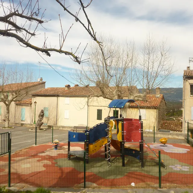 aire de jeux Saint Paul en Forêt