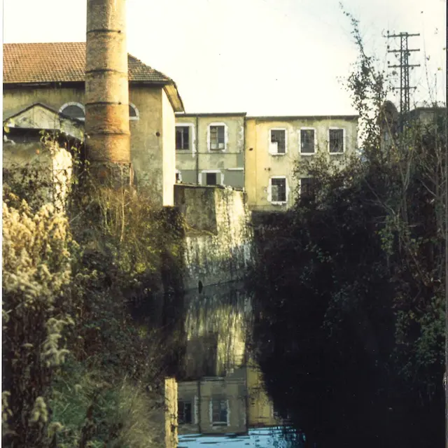 Vue de la cheminée de l’usine de Tissage à Cran-Gevrier.