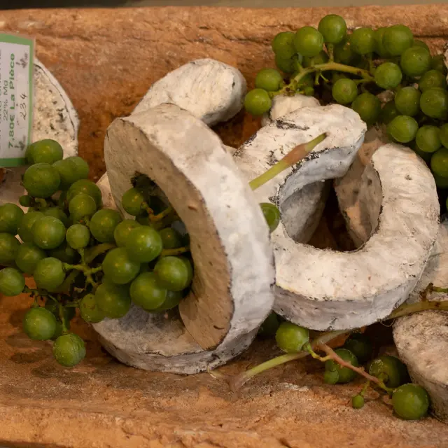 La_Cave_aux_fromages_Le_Maréchal_Eygalières©Colette_Oppermann