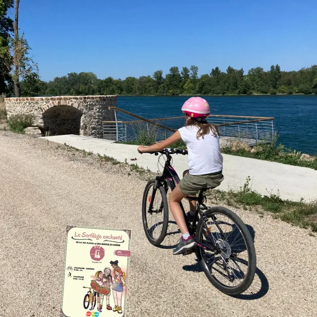 Enquête ludique à vélo le sortilège de la Via Fluvia et des berges du Rhône