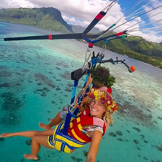 Moorea Parasailing - Tahiti Tourisme