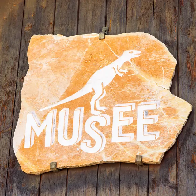 Devanture Musée paléoécologique de Cerin