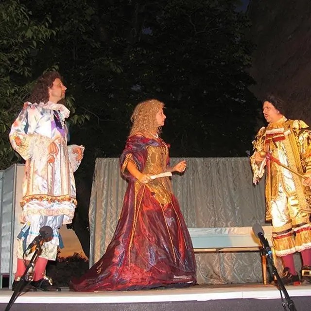 Soirées estivales 06 : théâtre Madame est morte !
