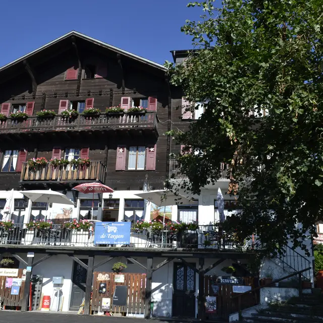 facade restaurant
