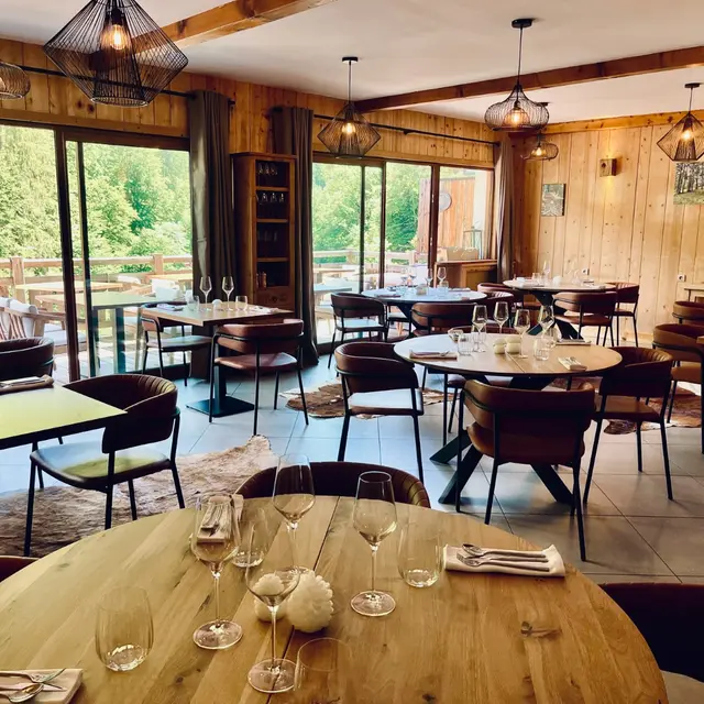 Salle de l'Auberge des églantiers