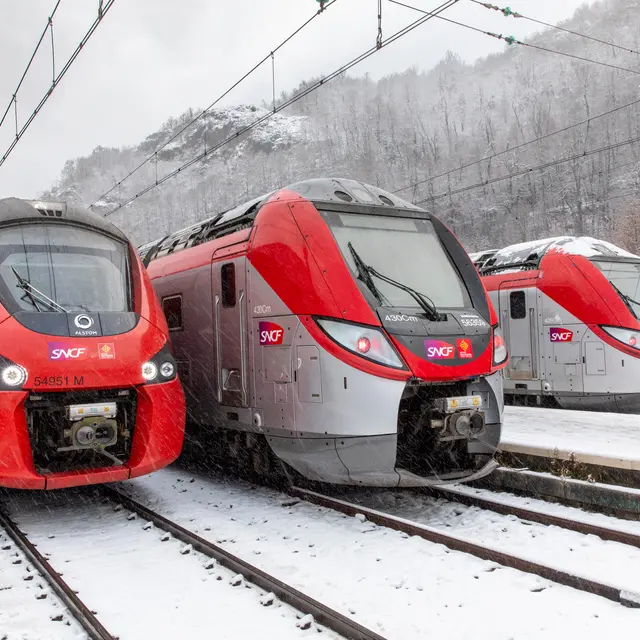 2026.gare.ax.les.thermes.trois.trains.de.face.CP.Jean.demary