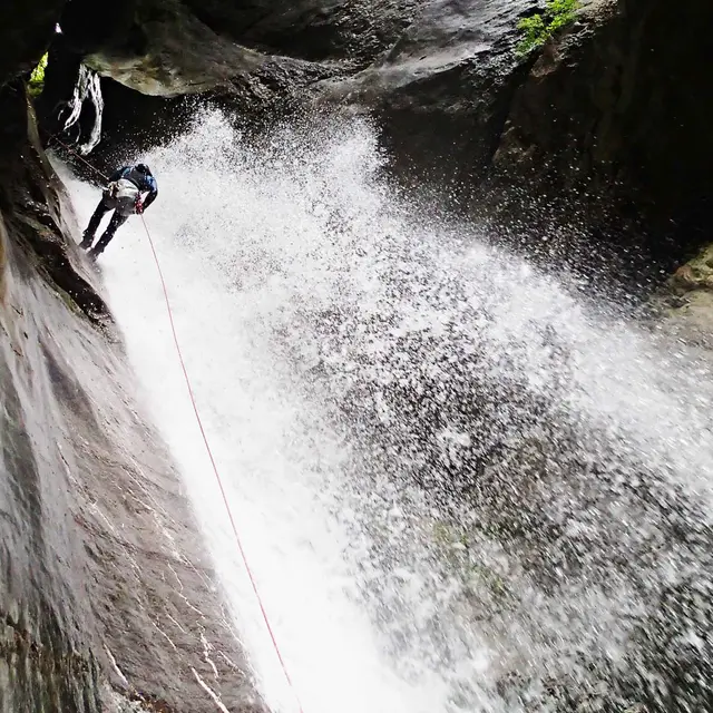 Lac Annecy canyon expert Angon