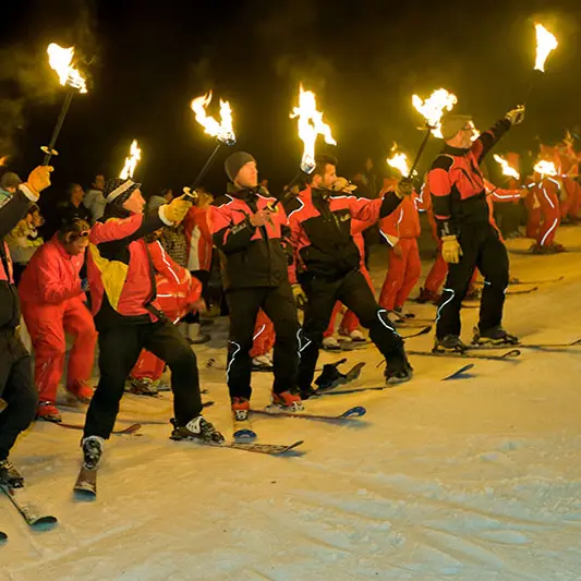 Descente aux flambeaux et feu d'artifice - Val d'Allos - la Foux_La Foux d’Allos