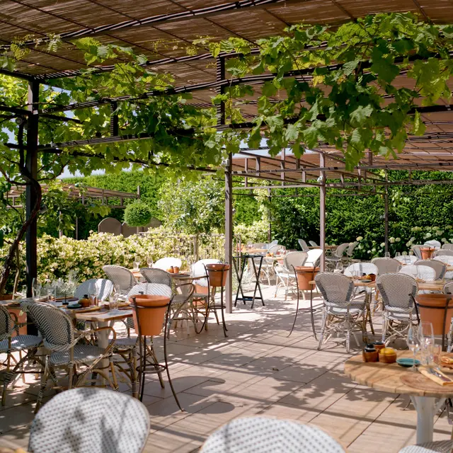 Cipressa restaurant_Gargas